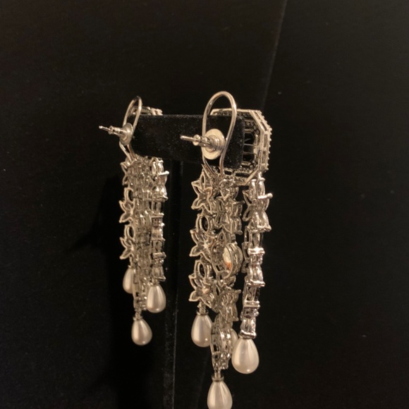 Lovely Chandelier earrings - Picture 2 of 3